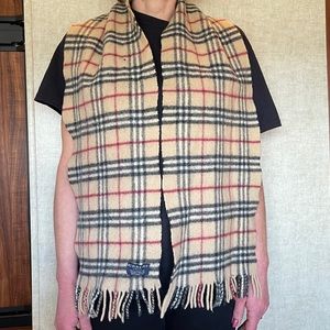 💯 authentic Burberry vintage scarf